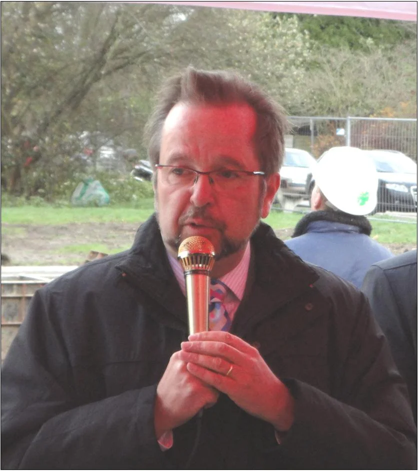 Dr. Ansgar Müller bei seiner Rede Dr. Ansgar Müller bei seiner Rede