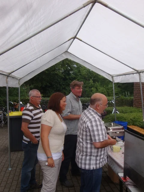 Siggi Ehrmann am Grillstand Siggi Ehrmann am Grillstand