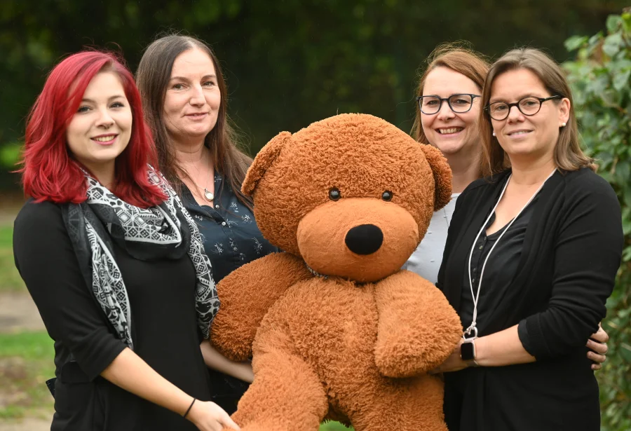 Louisa Lange, Michaela Willms, Annette Boniek und Claudia Deselaers bilden das Asbär-Team Louisa Lange, Michaela Willms, Annette Boniek und Claudia Deselaers bilden das Asbär-Team