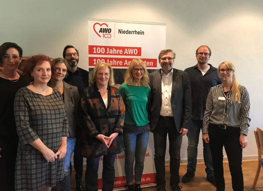 Vertreter*innen der Betreuungsvereine der AWO NRW nach dem konstruktiven Gespräch mit dem Gesundheitspolitiker Dirk Heidenblut MdB (3. von rechts). Foto: AWO BV Niederrhein Vertreter*innen der Betreuungsvereine der AWO NRW nach dem konstruktiven Gespräch mit dem Gesundheitspolitiker Dirk Heidenblut MdB (3. von rechts). Foto: AWO BV Niederrhein
